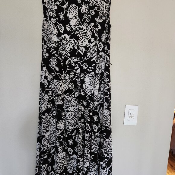 Dress - Picture 1 of 3